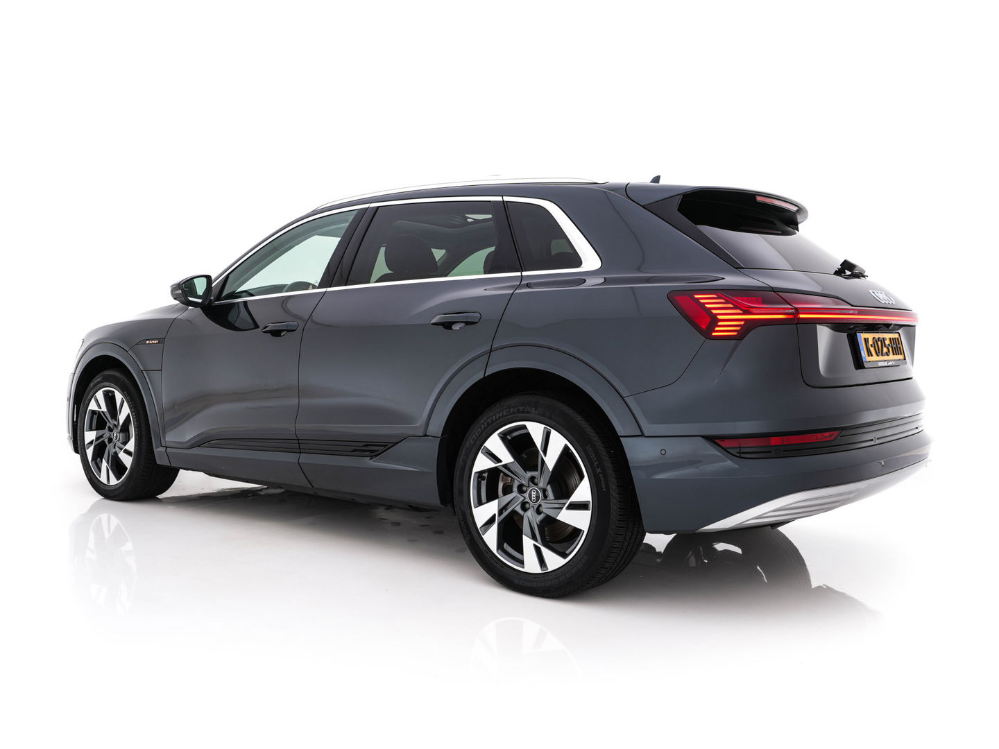 Audi e-tron 55 quattro Business edition Plus 95 kWh (3-Fase-11 kW) {SOH-88%} (INCL-BTW) *HEATPUMP | PANO | LEATHER | ADAPTIVE-CRUISE | FULL-LED | DIGI-COCKPIT | KEYLESS | MEMORY-PACK | CAMERA | NAVI-FULLMAP | SHIFTPADDLES | DAB+ | COMFORTSEATS | 20''ALU*