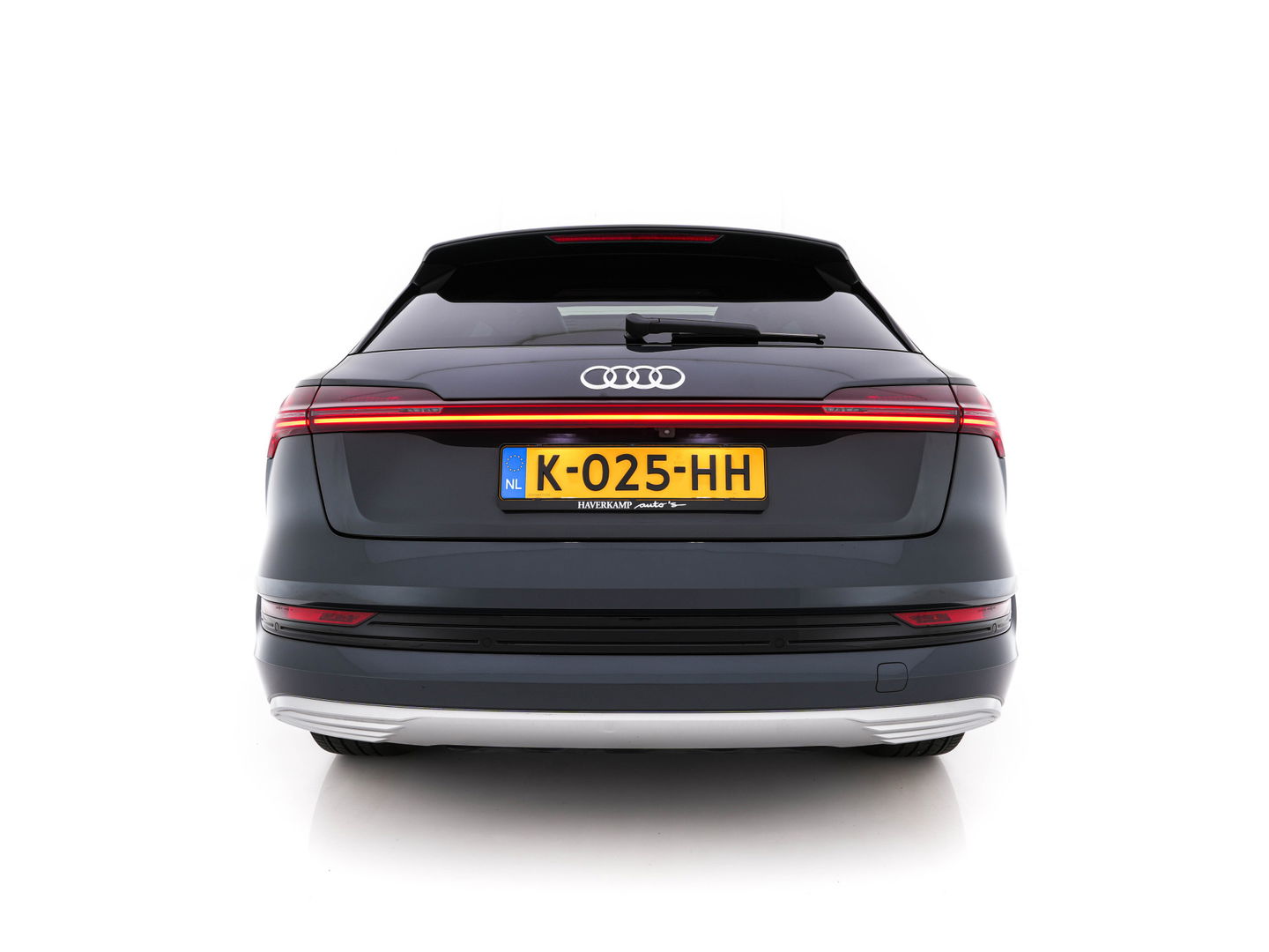 Audi e-tron 55 quattro Business edition Plus 95 kWh (3-Fase-11 kW) {SOH-88%} (INCL-BTW) *HEATPUMP | PANO | LEATHER | ADAPTIVE-CRUISE | FULL-LED | DIGI-COCKPIT | KEYLESS | MEMORY-PACK | CAMERA | NAVI-FULLMAP | SHIFTPADDLES | DAB+ | COMFORTSEATS | 20''ALU*