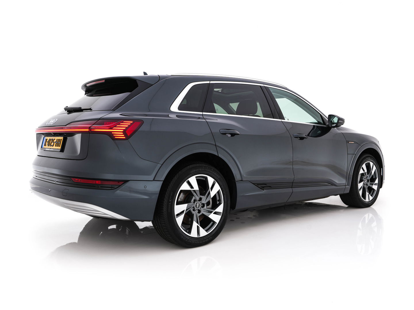 Audi e-tron 55 quattro Business edition Plus 95 kWh (3-Fase-11 kW) {SOH-88%} (INCL-BTW) *HEATPUMP | PANO | LEATHER | ADAPTIVE-CRUISE | FULL-LED | DIGI-COCKPIT | KEYLESS | MEMORY-PACK | CAMERA | NAVI-FULLMAP | SHIFTPADDLES | DAB+ | COMFORTSEATS | 20''ALU*