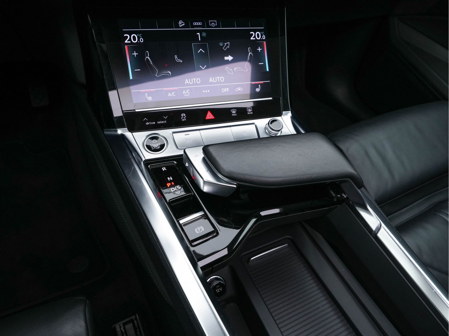 Audi e-tron 55 quattro Business edition Plus 95 kWh (3-Fase-11 kW) {SOH-88%} (INCL-BTW) *HEATPUMP | PANO | LEATHER | ADAPTIVE-CRUISE | FULL-LED | DIGI-COCKPIT | KEYLESS | MEMORY-PACK | CAMERA | NAVI-FULLMAP | SHIFTPADDLES | DAB+ | COMFORTSEATS | 20''ALU*