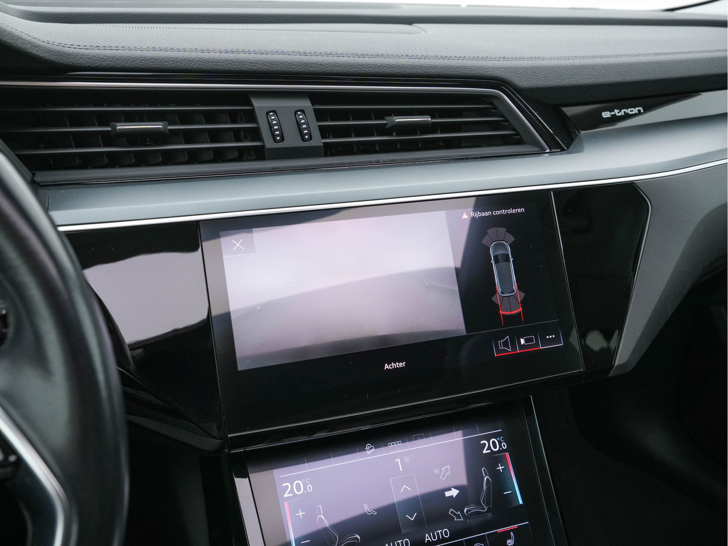 Audi e-tron 55 quattro Business edition Plus 95 kWh (3-Fase-11 kW) {SOH-88%} (INCL-BTW) *HEATPUMP | PANO | LEATHER | ADAPTIVE-CRUISE | FULL-LED | DIGI-COCKPIT | KEYLESS | MEMORY-PACK | CAMERA | NAVI-FULLMAP | SHIFTPADDLES | DAB+ | COMFORTSEATS | 20''ALU*