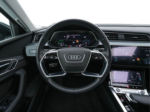 Audi e-tron 55 quattro Business edition Plus 95 kWh (3-Fase-11 kW) {SOH-88%} (INCL-BTW) *HEATPUMP | PANO | LEATHER | ADAPTIVE-CRUISE | FULL-LED | DIGI-COCKPIT | KEYLESS | MEMORY-PACK | CAMERA | NAVI-FULLMAP | SHIFTPADDLES | DAB+ | COMFORTSEATS | 20''ALU*