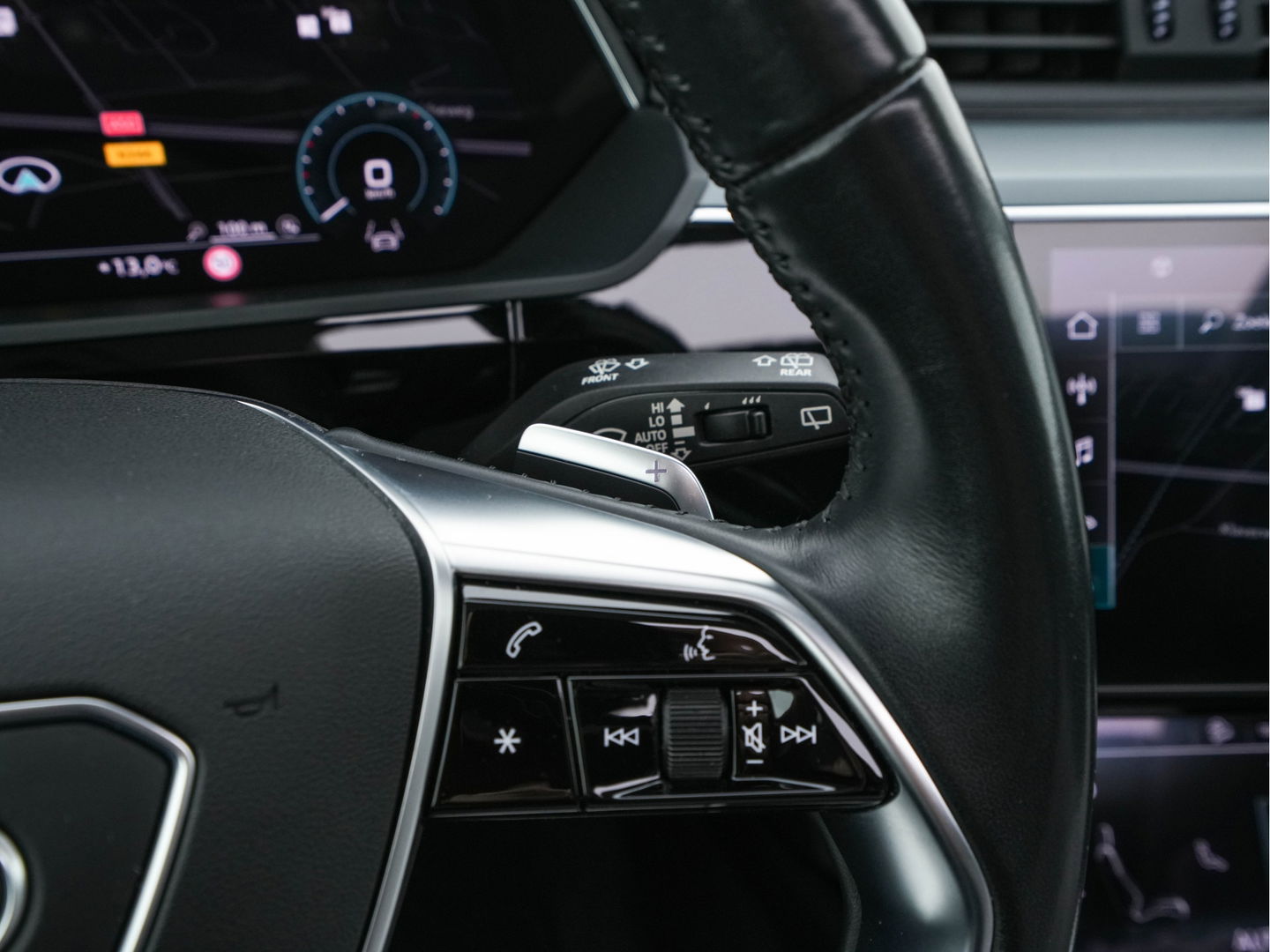 Audi e-tron 55 quattro Business edition Plus 95 kWh (3-Fase-11 kW) {SOH-88%} (INCL-BTW) *HEATPUMP | PANO | LEATHER | ADAPTIVE-CRUISE | FULL-LED | DIGI-COCKPIT | KEYLESS | MEMORY-PACK | CAMERA | NAVI-FULLMAP | SHIFTPADDLES | DAB+ | COMFORTSEATS | 20''ALU*