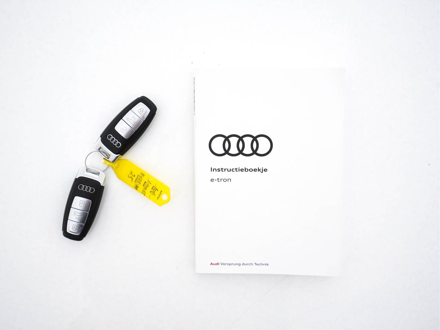 Audi e-tron 55 quattro Business edition Plus 95 kWh (3-Fase-11 kW) {SOH-88%} (INCL-BTW) *HEATPUMP | PANO | LEATHER | ADAPTIVE-CRUISE | FULL-LED | DIGI-COCKPIT | KEYLESS | MEMORY-PACK | CAMERA | NAVI-FULLMAP | SHIFTPADDLES | DAB+ | COMFORTSEATS | 20''ALU*