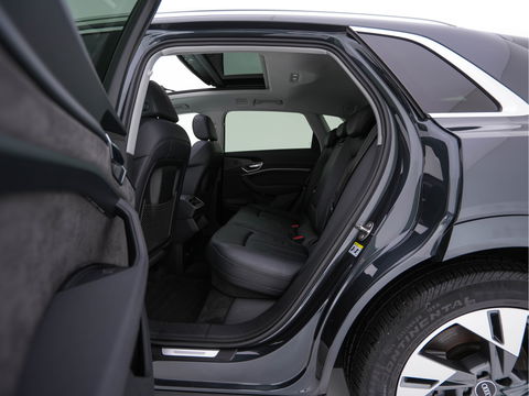 Audi e-tron 55 quattro Business edition Plus 95 kWh (3-Fase-11 kW) {SOH-88%} (INCL-BTW) *HEATPUMP | PANO | LEATHER | ADAPTIVE-CRUISE | FULL-LED | DIGI-COCKPIT | KEYLESS | MEMORY-PACK | CAMERA | NAVI-FULLMAP | SHIFTPADDLES | DAB+ | COMFORTSEATS | 20''ALU*