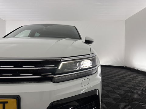 Volkswagen Tiguan 2.0 TSI 4Motion R-Line Highline Aut. *ADAPTIVE-CRUISE | LEATHER-MICROFIBRE | FULL-LED | NAVI-FULLMAP | HEATED-SPORTSEATS | CAMERA | SHIFTPADDLES | PRIVACYGLASS | CARPLAY | ECC | PDC | 20''ALU*