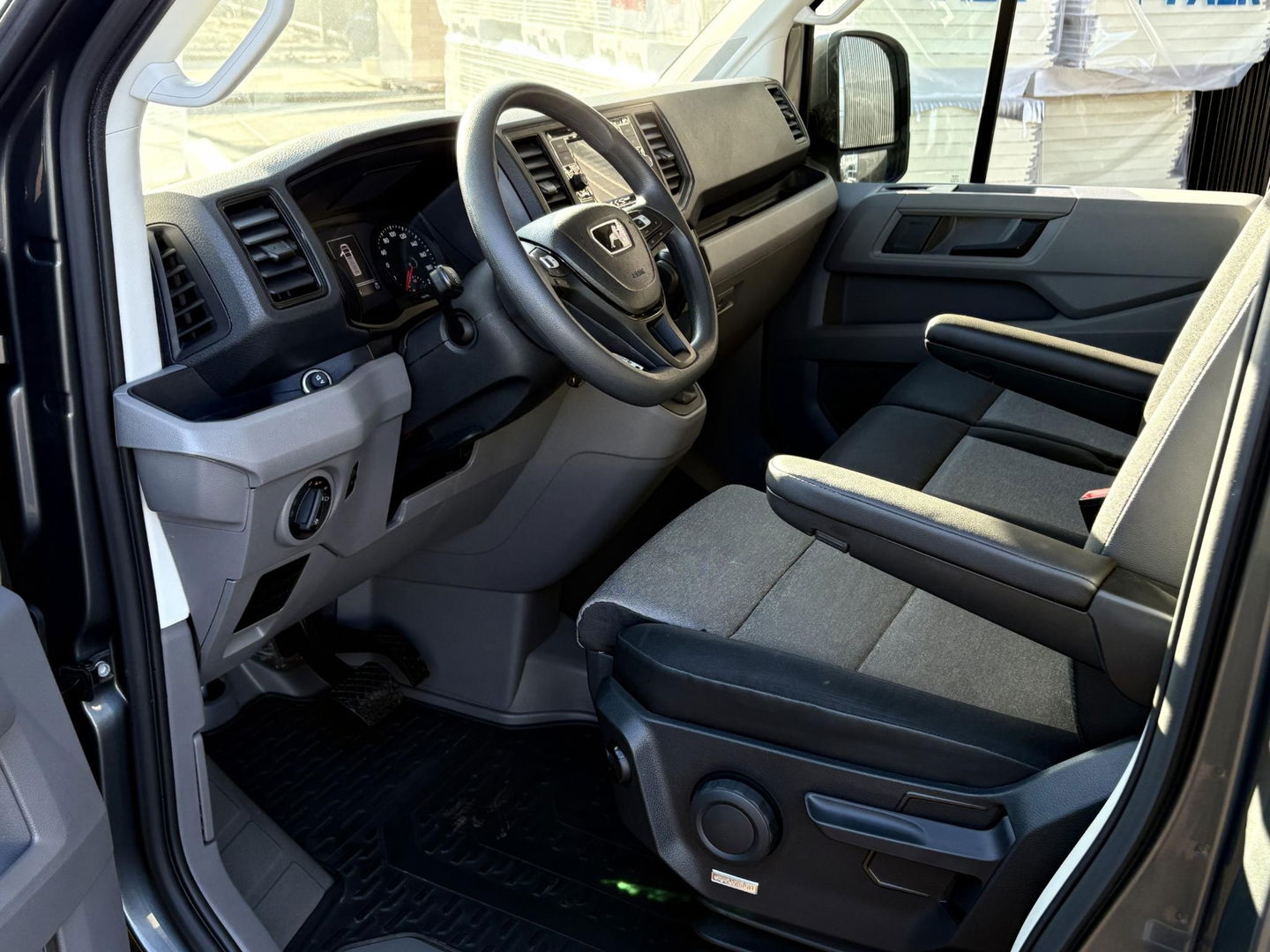 MAN TGE 35 2.0 L3H3 LUXE | LEDER | GASGEVEERDE CHAUFFEURSSTOEL | LED | CRUISE | LMV | SIDEBARS | DIK UITGEVOERD