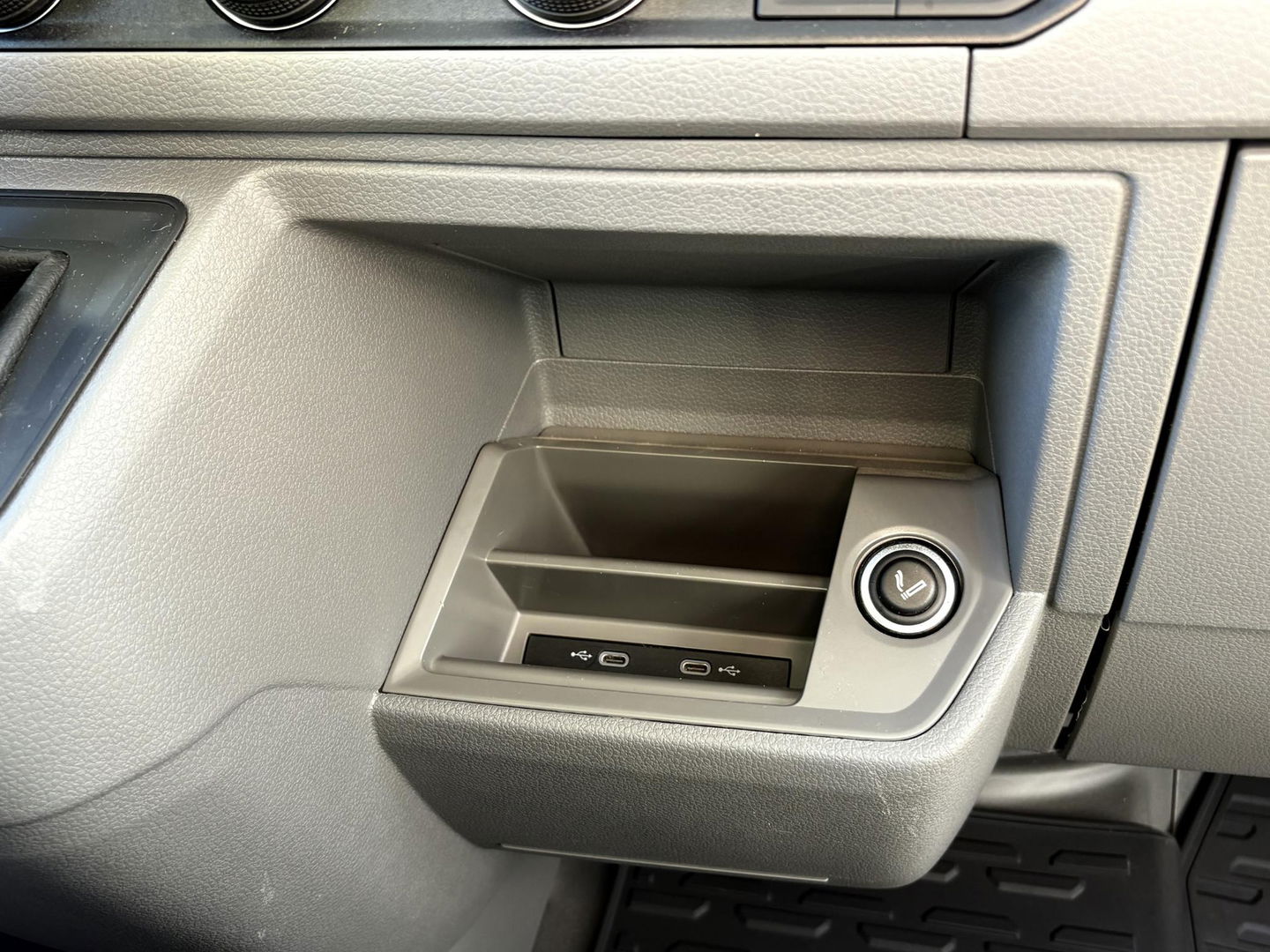 MAN TGE 35 2.0 L3H3 LUXE | LEDER | GASGEVEERDE CHAUFFEURSSTOEL | LED | CRUISE | LMV | SIDEBARS | DIK UITGEVOERD