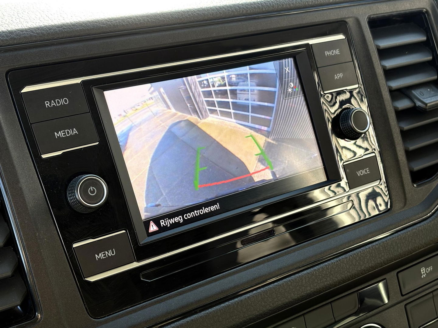 MAN TGE 35 2.0 L3H3 LUXE | LEDER | GASGEVEERDE CHAUFFEURSSTOEL | LED | CRUISE | LMV | SIDEBARS | DIK UITGEVOERD