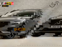 Volvo V60 - 2.0 T8 Twin Engine AWD R-Design 391Pk Automaat (PANORAMADAK, MEMORY SEATS, LEDER, STOELVERWARMING/KOELING, KEYLESS, SPORTSTOELEN, ZWART HEMEL, ADAPTIVE CRUISE, DRIVE MODE, NIEUWSTAAT)