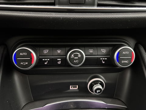 Alfa Romeo Stelvio 2.2d AWD Q4 Super Aut. *PANO | LEATHER | BI-XENON | MEMORY-PACK | HARMAN/KARDON | BLINDSPOT | CAMERA | DAB+ | NAVI-FULLMAP | HEATED-SPORTSEATS | ECC | ADAPTIVE-CRUISE | PDC | PRIVACYGLASS | TOWBAR | 19"ALU*