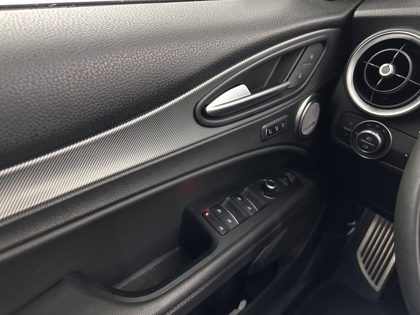 Alfa Romeo Stelvio 2.2d AWD Q4 Super Aut. *PANO | LEATHER | BI-XENON | MEMORY-PACK | HARMAN/KARDON | BLINDSPOT | CAMERA | DAB+ | NAVI-FULLMAP | HEATED-SPORTSEATS | ECC | ADAPTIVE-CRUISE | PDC | PRIVACYGLASS | TOWBAR | 19"ALU*