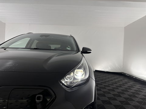 Kia e-Niro ExecutiveLine 64 kWh [ 3-Fase ] {SOH-100%} (INCL-BTW) Aut.*HEATPUMP | LEATHER | FULL-LED | NAVI-FULLMAP | ADAPTIVE-CRUISE | CAMERA | MEMORY-PACK | LANE-ASSIST | KEYLESS | DIGI-COCKPIT | PRIVACYGLASS | SHIFTPADDLES | COMFORTSEATS | 17"