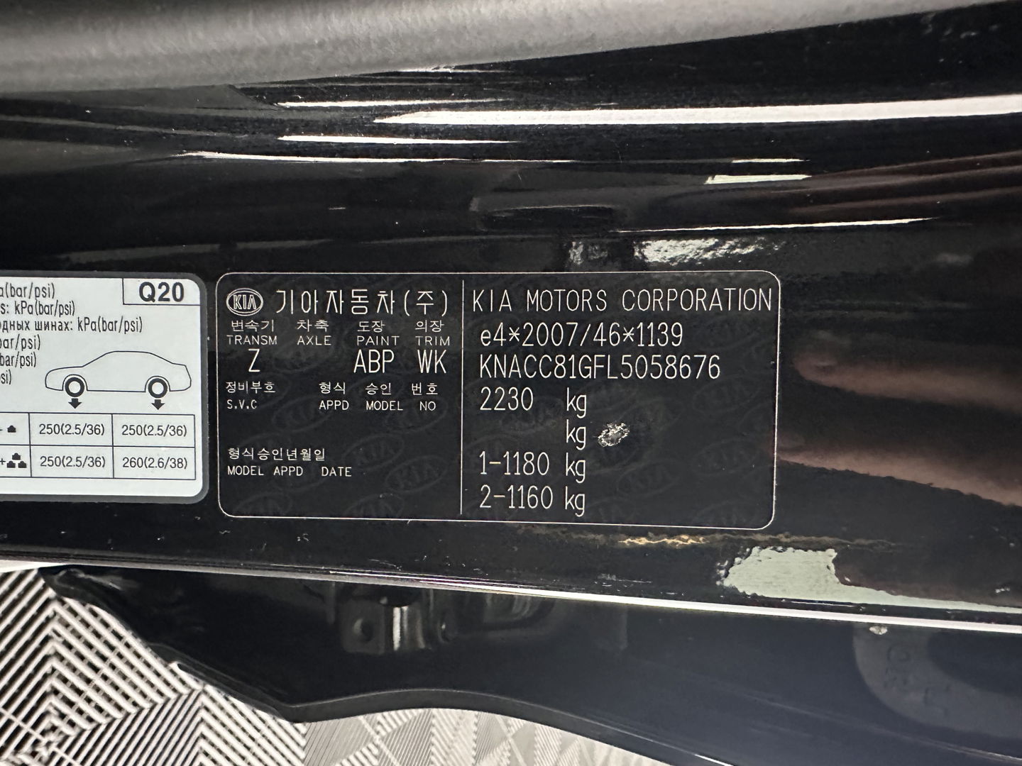 Kia e-Niro ExecutiveLine 64 kWh [ 3-Fase ] {SOH-100%} (INCL-BTW) Aut.*HEATPUMP | LEATHER | FULL-LED | NAVI-FULLMAP | ADAPTIVE-CRUISE | CAMERA | MEMORY-PACK | LANE-ASSIST | KEYLESS | DIGI-COCKPIT | PRIVACYGLASS | SHIFTPADDLES | COMFORTSEATS | 17"