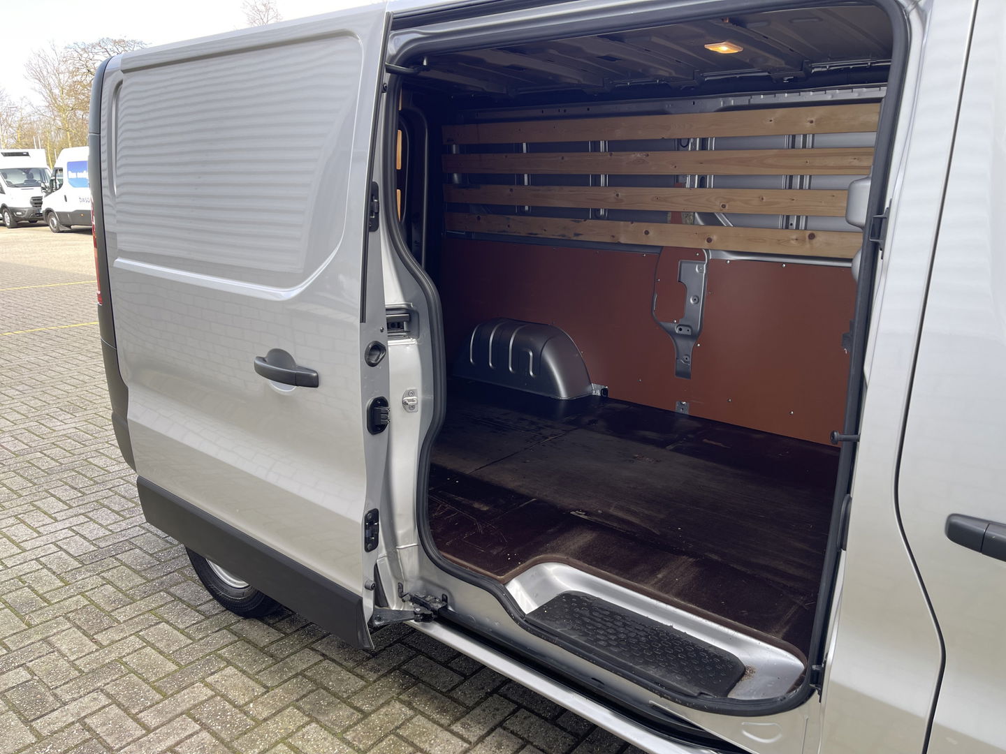 Fiat Talento 2.0 MultiJet 145pk L2H1 Basis / zilver metallic / vaste prijs rijklaar € 13.950 ex btw / lease vanaf € 235 / euro 6 / bpm vrij / trekhaak / airco / cruise / navigatie !