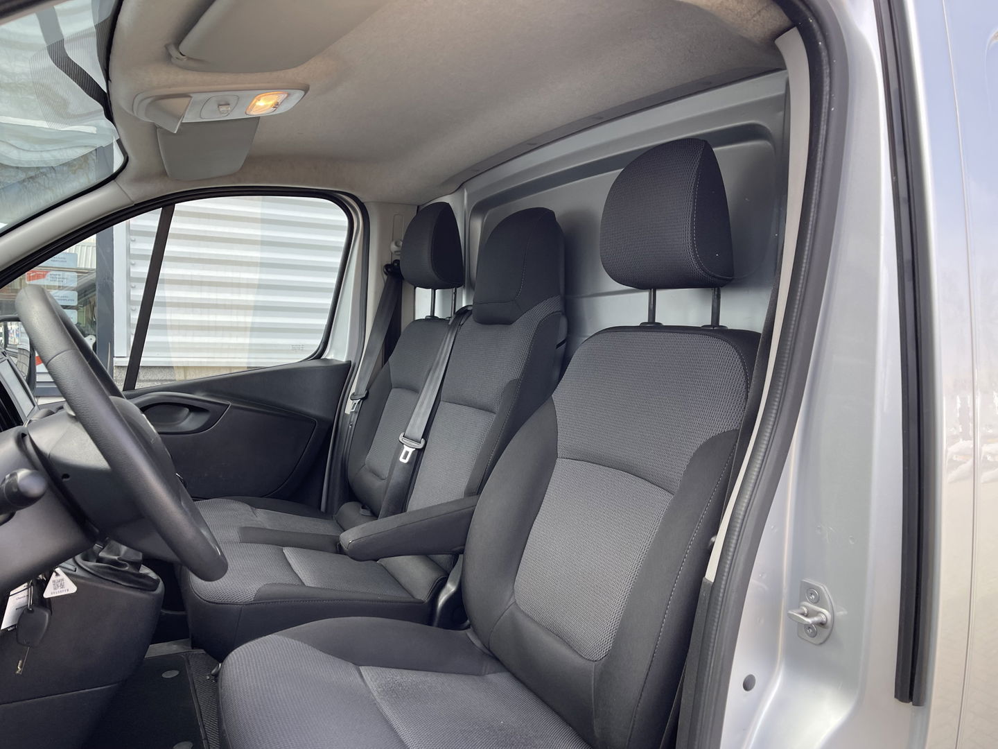 Fiat Talento 2.0 MultiJet 145pk L2H1 Basis / zilver metallic / vaste prijs rijklaar € 13.950 ex btw / lease vanaf € 235 / euro 6 / bpm vrij / trekhaak / airco / cruise / navigatie !