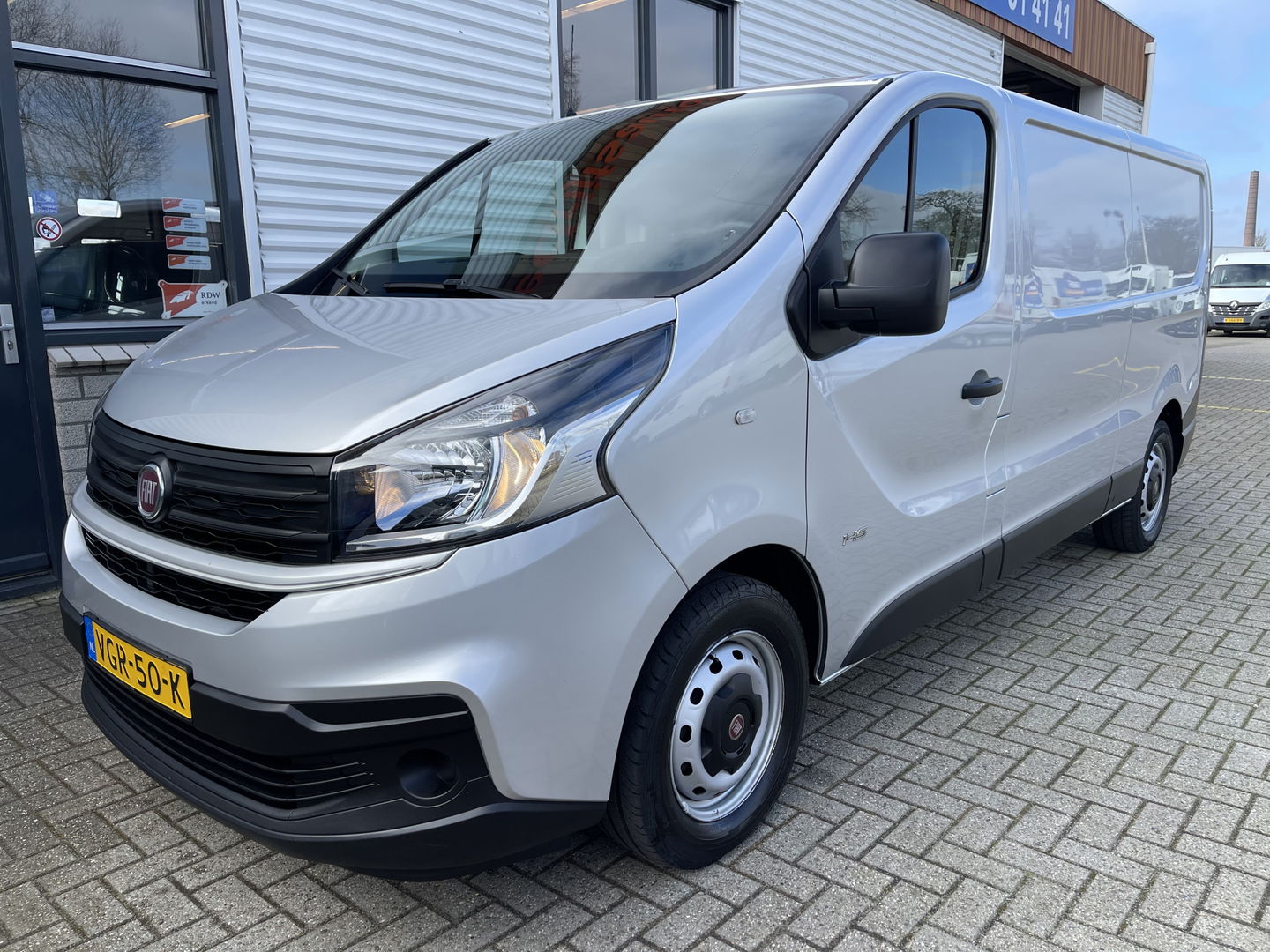 Fiat Talento 2.0 MultiJet 145pk L2H1 Basis / zilver metallic / vaste prijs rijklaar € 13.950 ex btw / lease vanaf € 235 / euro 6 / bpm vrij / trekhaak / airco / cruise / navigatie !