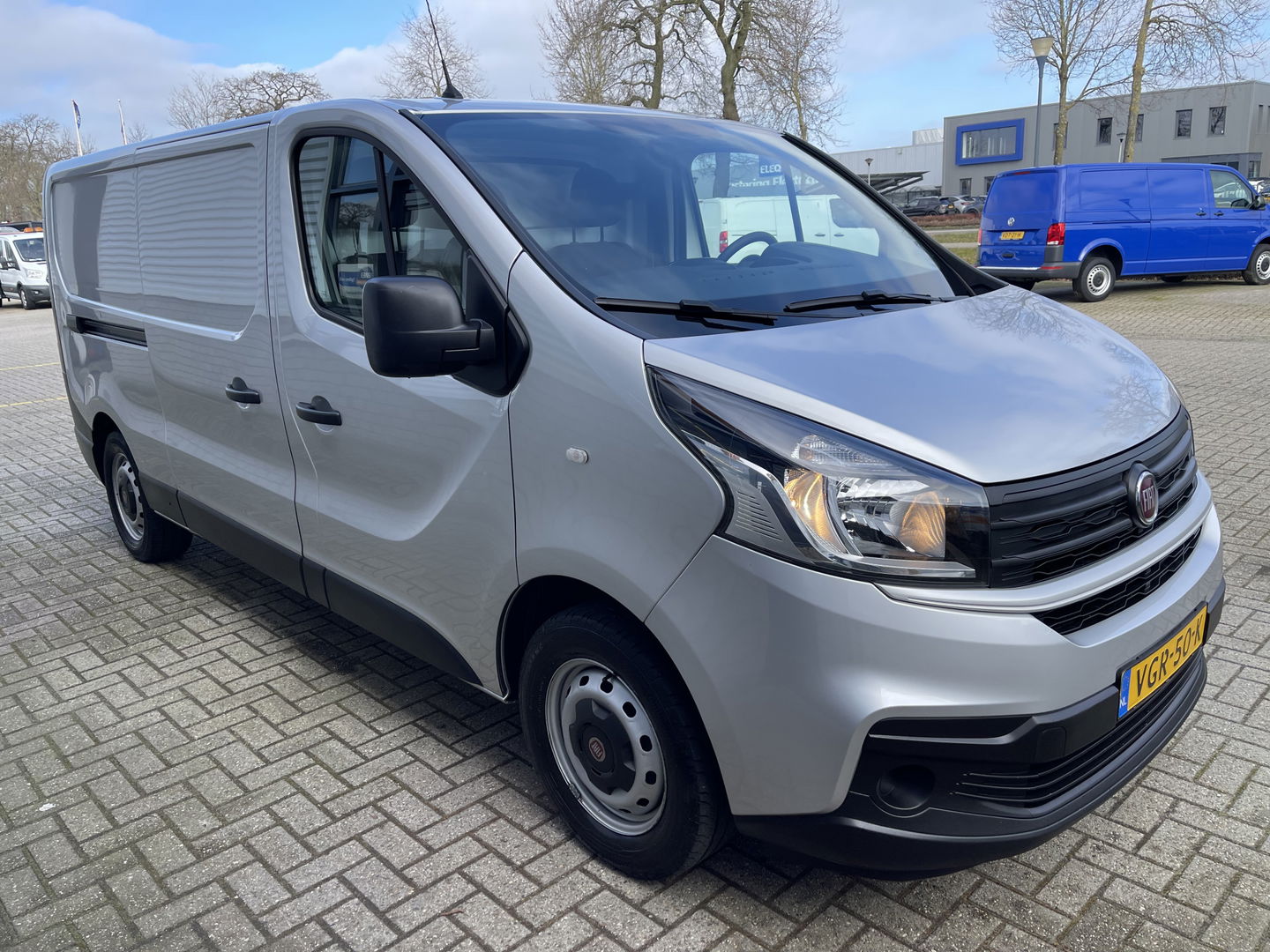 Fiat Talento 2.0 MultiJet 145pk L2H1 Basis / zilver metallic / vaste prijs rijklaar € 13.950 ex btw / lease vanaf € 235 / euro 6 / bpm vrij / trekhaak / airco / cruise / navigatie !