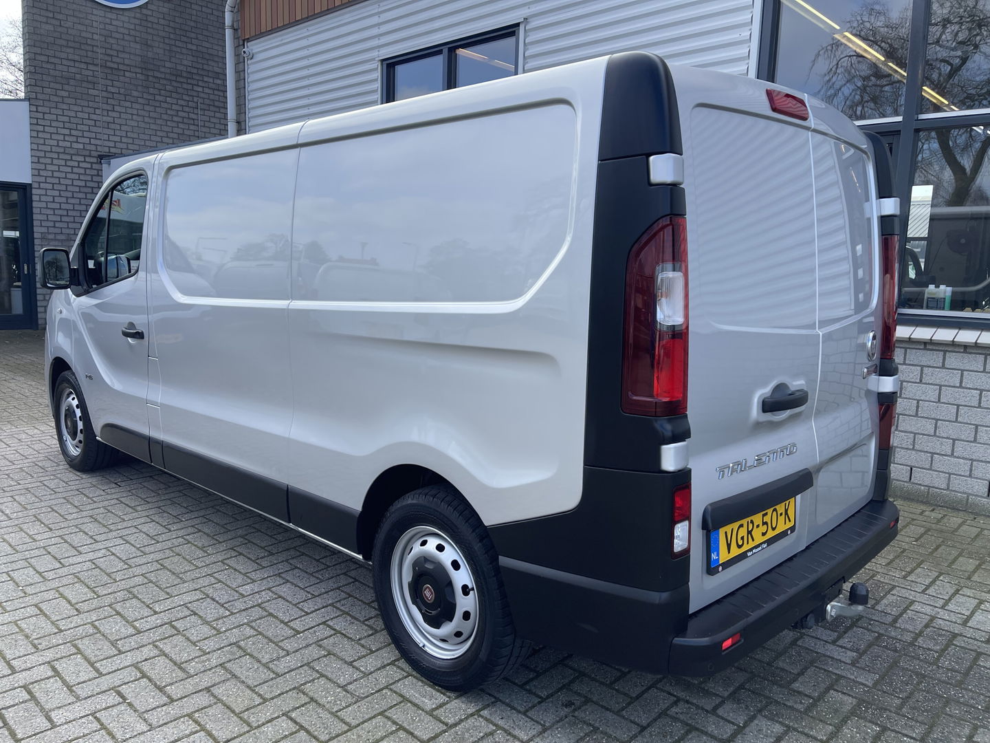 Fiat Talento 2.0 MultiJet 145pk L2H1 Basis / zilver metallic / vaste prijs rijklaar € 13.950 ex btw / lease vanaf € 235 / euro 6 / bpm vrij / trekhaak / airco / cruise / navigatie !