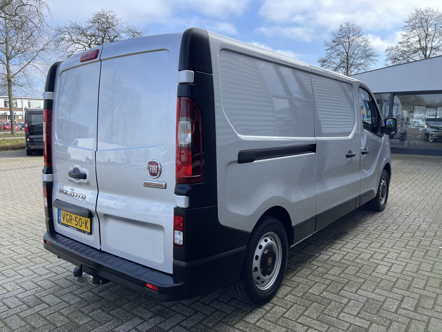Fiat Talento 2.0 MultiJet 145pk L2H1 Basis / zilver metallic / vaste prijs rijklaar € 13.950 ex btw / lease vanaf € 235 / euro 6 / bpm vrij / trekhaak / airco / cruise / navigatie !