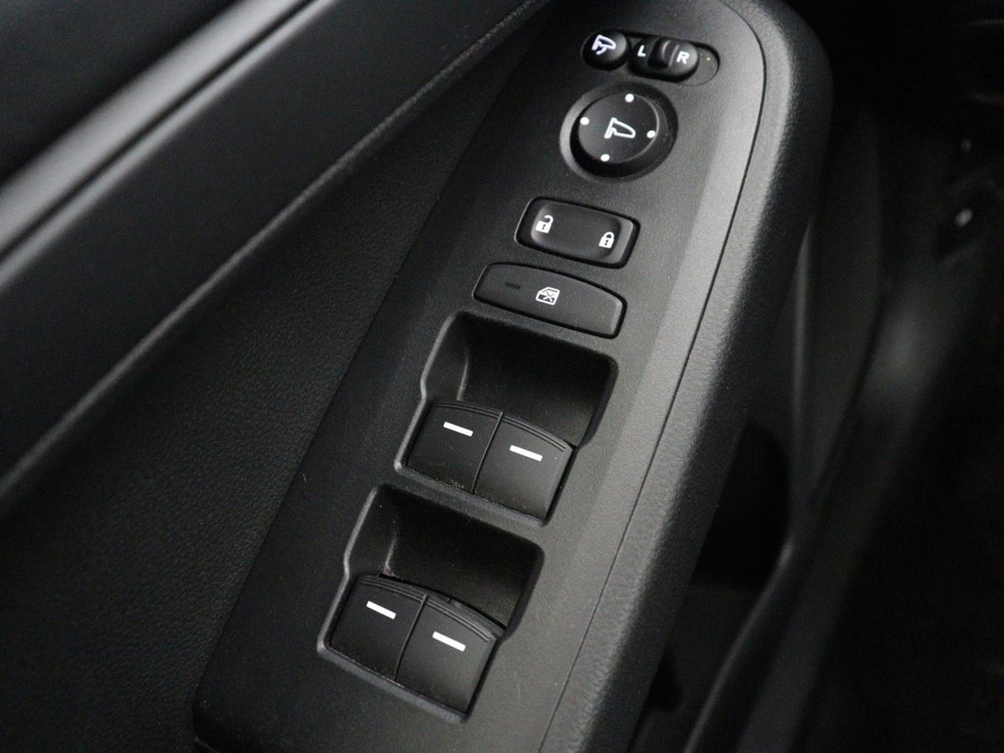 Honda HR-V 1.5 e:HEV Elegance | Stoelverwarming | Adaptive cruise | Carplay | Camera | File Assistent | 18'' | Full LED | Navigatie | Keyless