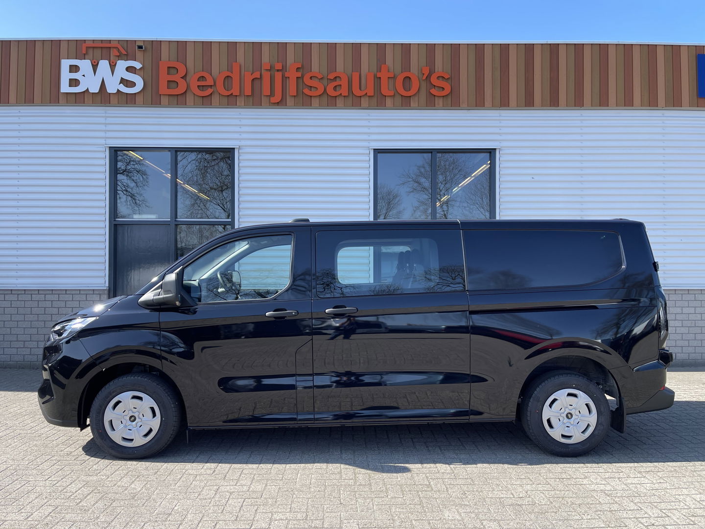 Ford Transit Custom 320 2.0 TDCI 136pk L2H1 Trend originele Ford DC 5 persoons / NIEUW / bpm vrij / euro 6 / rijklaar € 39.950 ex btw / lease vanaf € / airco / cruise / camera / dubbele schuifdeur !