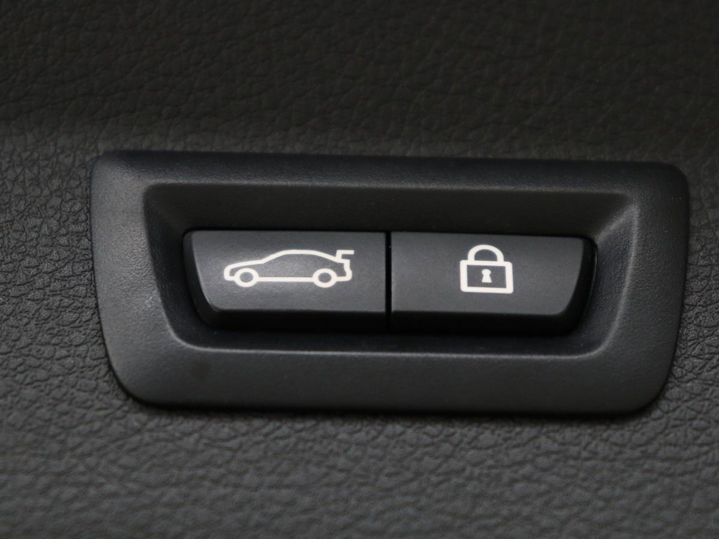 BMW 2 Serie Gran Tourer 220i Business Edition Plus | Luxury Line | Leder | Head-Up | Stoelverwarming | Trekhaak | Camera | Carplay | Full LED | Keyless | Navigatie | Cruise control | Bluetooth