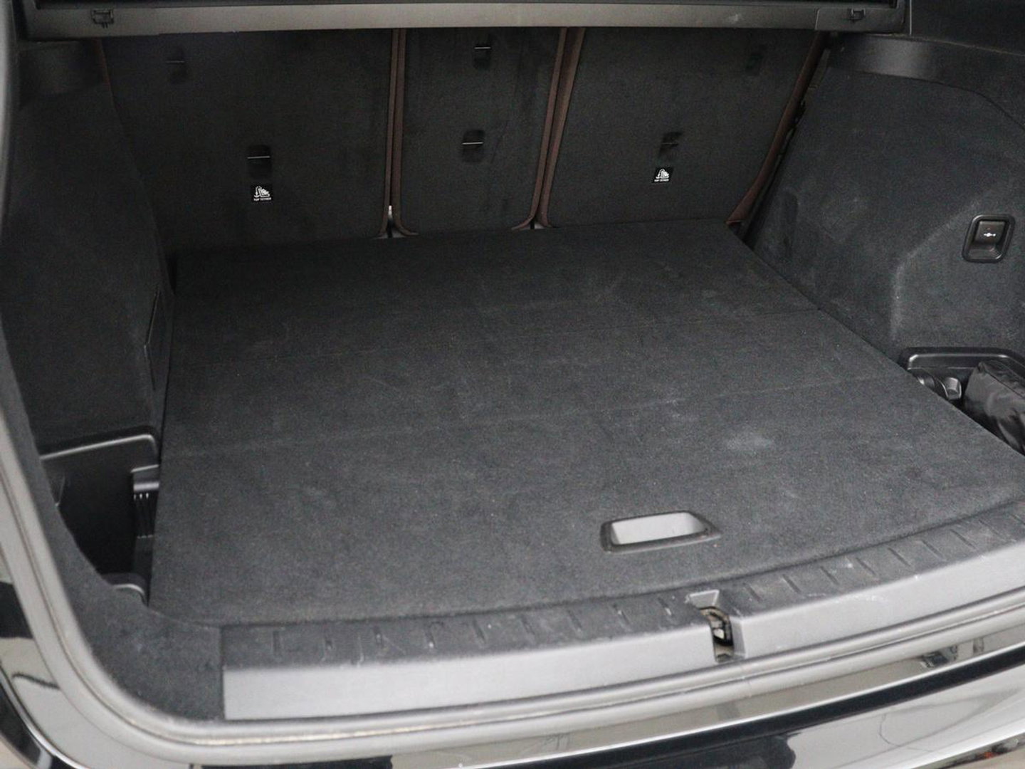 BMW 2 Serie Gran Tourer 220i Business Edition Plus | Luxury Line | Leder | Head-Up | Stoelverwarming | Trekhaak | Camera | Carplay | Full LED | Keyless | Navigatie | Cruise control | Bluetooth