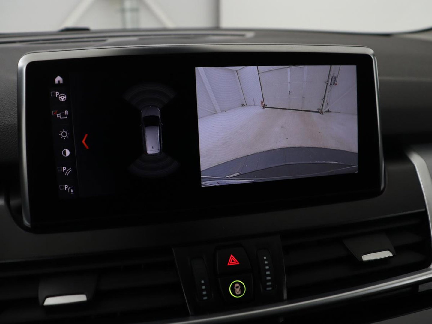 BMW 2 Serie Gran Tourer 220i Business Edition Plus | Luxury Line | Leder | Head-Up | Stoelverwarming | Trekhaak | Camera | Carplay | Full LED | Keyless | Navigatie | Cruise control | Bluetooth