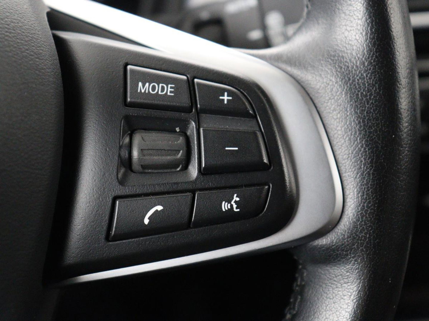 BMW 2 Serie Gran Tourer 220i Business Edition Plus | Luxury Line | Leder | Head-Up | Stoelverwarming | Trekhaak | Camera | Carplay | Full LED | Keyless | Navigatie | Cruise control | Bluetooth