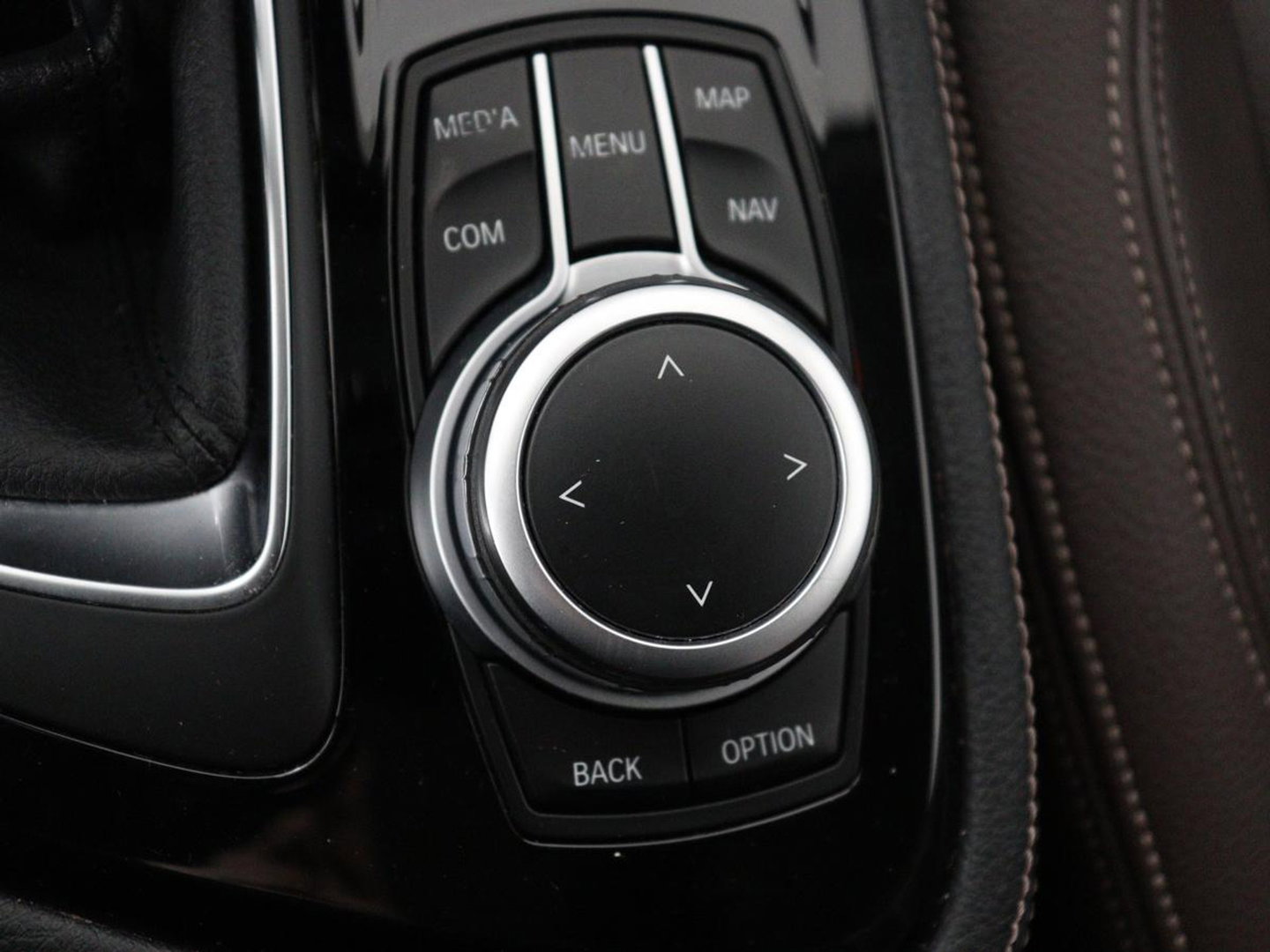 BMW 2 Serie Gran Tourer 220i Business Edition Plus | Luxury Line | Leder | Head-Up | Stoelverwarming | Trekhaak | Camera | Carplay | Full LED | Keyless | Navigatie | Cruise control | Bluetooth