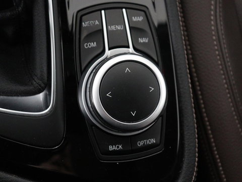 BMW 2 Serie Gran Tourer 220i Business Edition Plus | Luxury Line | Leder | Head-Up | Stoelverwarming | Trekhaak | Camera | Carplay | Full LED | Keyless | Navigatie | Cruise control | Bluetooth