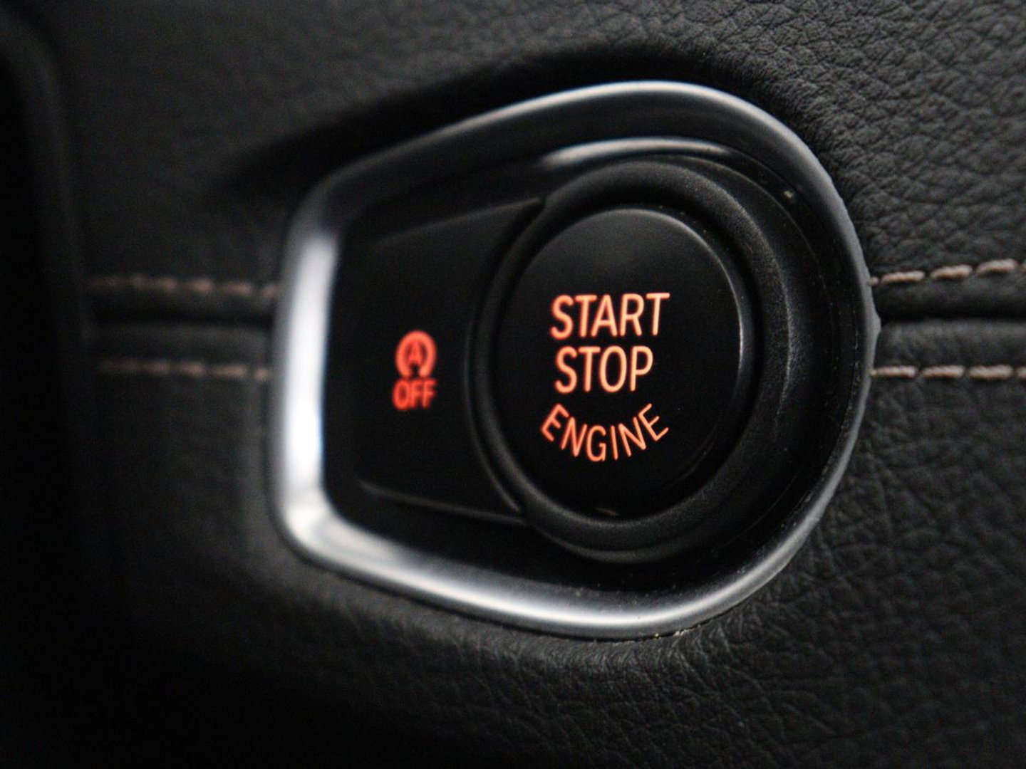 BMW 2 Serie Gran Tourer 220i Business Edition Plus | Luxury Line | Leder | Head-Up | Stoelverwarming | Trekhaak | Camera | Carplay | Full LED | Keyless | Navigatie | Cruise control | Bluetooth