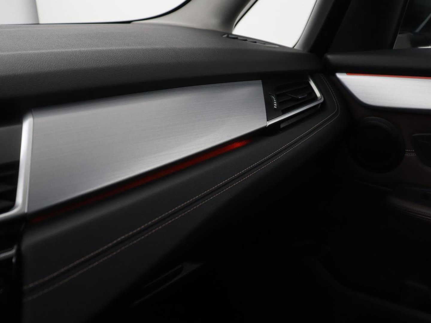 BMW 2 Serie Gran Tourer 220i Business Edition Plus | Luxury Line | Leder | Head-Up | Stoelverwarming | Trekhaak | Camera | Carplay | Full LED | Keyless | Navigatie | Cruise control | Bluetooth