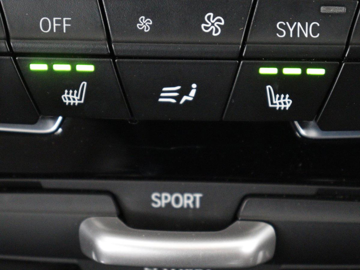 BMW 2 Serie Gran Tourer 220i Business Edition Plus | Luxury Line | Leder | Head-Up | Stoelverwarming | Trekhaak | Camera | Carplay | Full LED | Keyless | Navigatie | Cruise control | Bluetooth