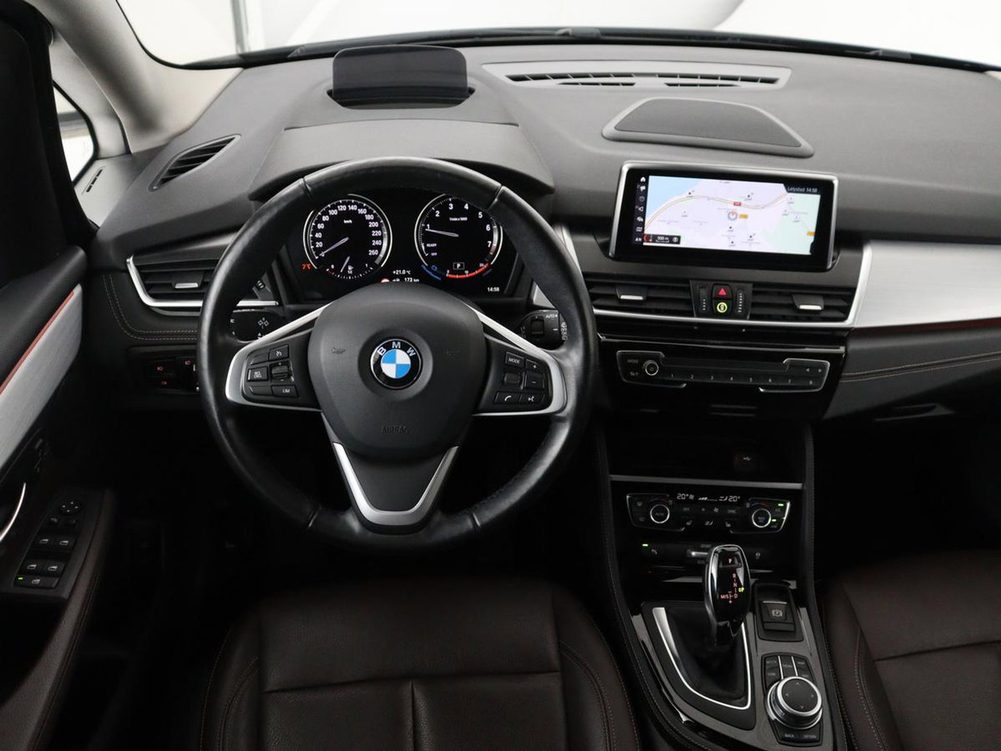 BMW 2 Serie Gran Tourer 220i Business Edition Plus | Luxury Line | Leder | Head-Up | Stoelverwarming | Trekhaak | Camera | Carplay | Full LED | Keyless | Navigatie | Cruise control | Bluetooth