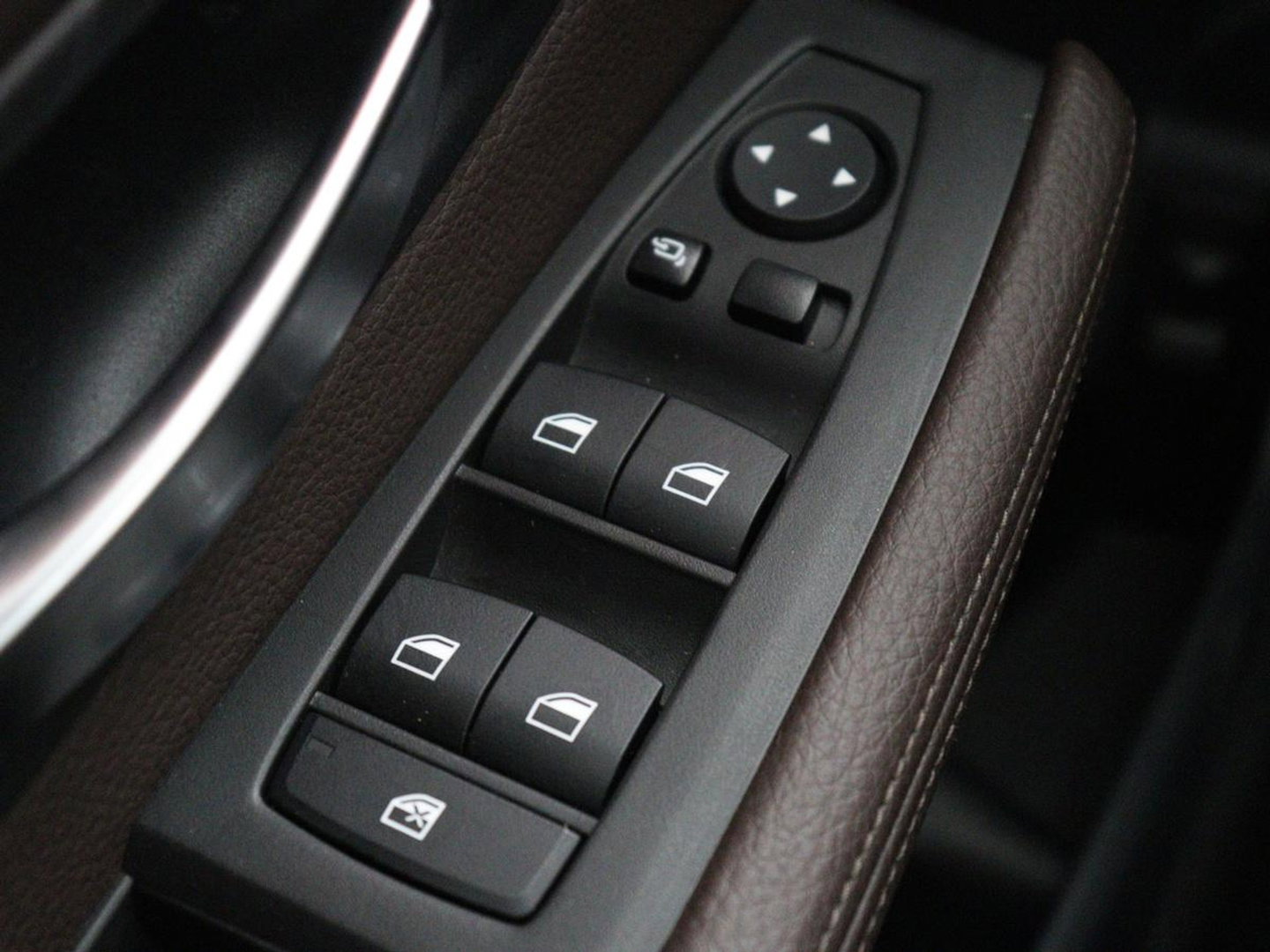 BMW 2 Serie Gran Tourer 220i Business Edition Plus | Luxury Line | Leder | Head-Up | Stoelverwarming | Trekhaak | Camera | Carplay | Full LED | Keyless | Navigatie | Cruise control | Bluetooth