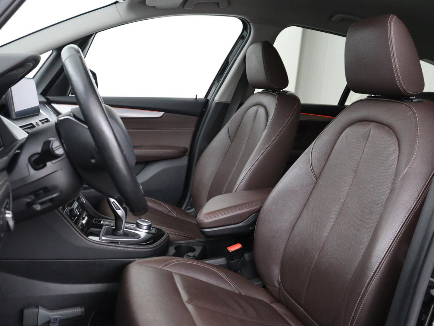 BMW 2 Serie Gran Tourer 220i Business Edition Plus | Luxury Line | Leder | Head-Up | Stoelverwarming | Trekhaak | Camera | Carplay | Full LED | Keyless | Navigatie | Cruise control | Bluetooth