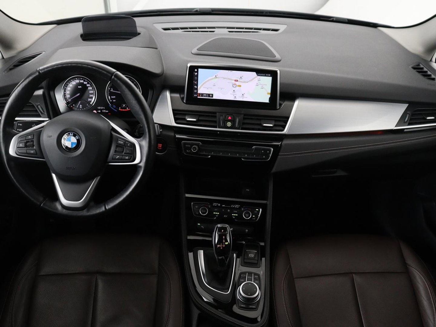 BMW 2 Serie Gran Tourer 220i Business Edition Plus | Luxury Line | Leder | Head-Up | Stoelverwarming | Trekhaak | Camera | Carplay | Full LED | Keyless | Navigatie | Cruise control | Bluetooth