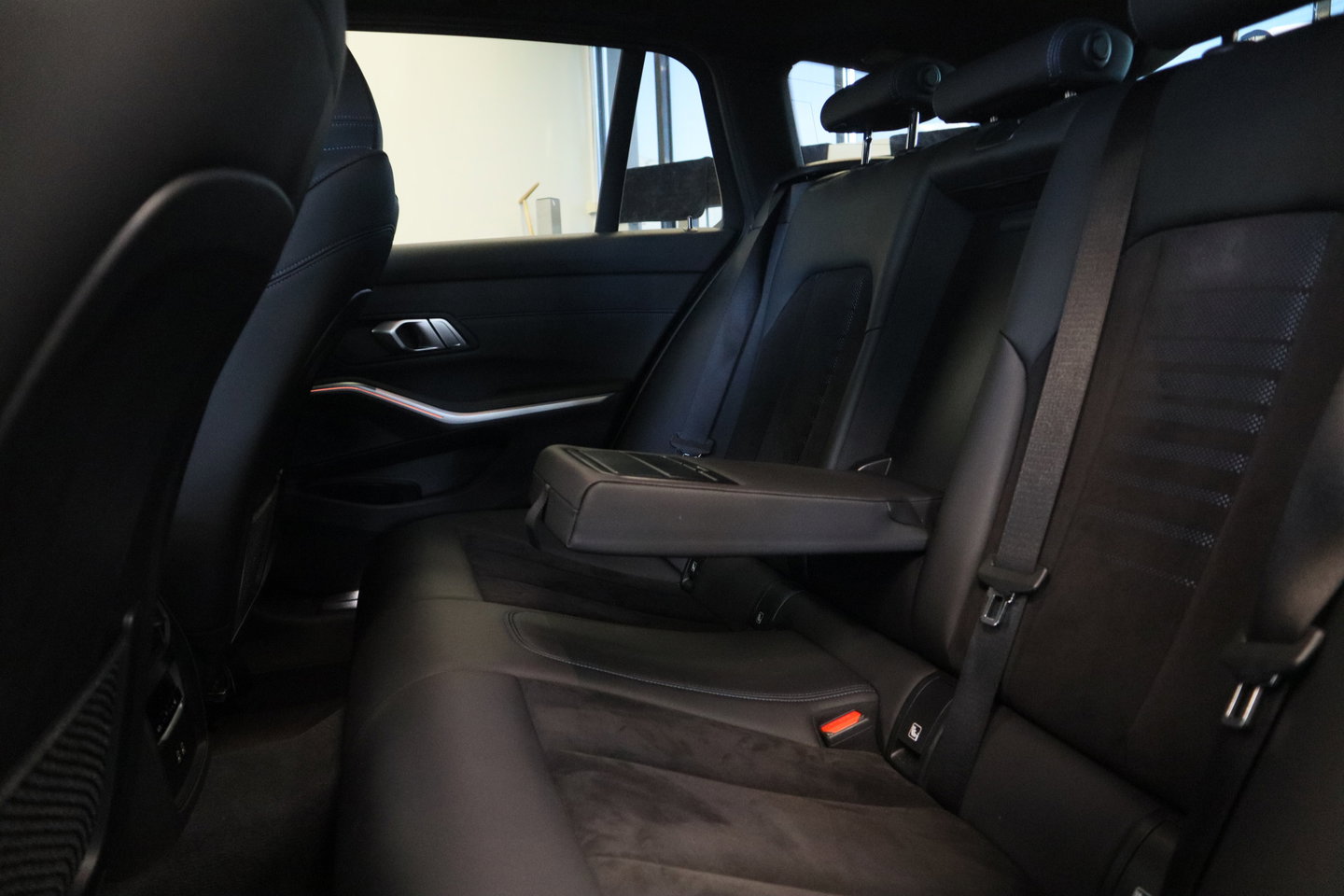 BMW 3 Serie Touring 320i M-Sport Business Edition Climate/Cruise Navi PDC NAP! 24 Maanden garantie* (Vraag naar de voorwaarden)