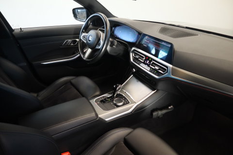 BMW 3 Serie Touring 320i M-Sport Business Edition Climate/Cruise Navi PDC NAP! 24 Maanden garantie* (Vraag naar de voorwaarden)