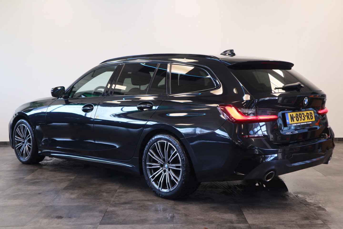 BMW 3 Serie Touring 320i M-Sport Business Edition Climate/Cruise Navi PDC NAP! 24 Maanden garantie* (Vraag naar de voorwaarden)