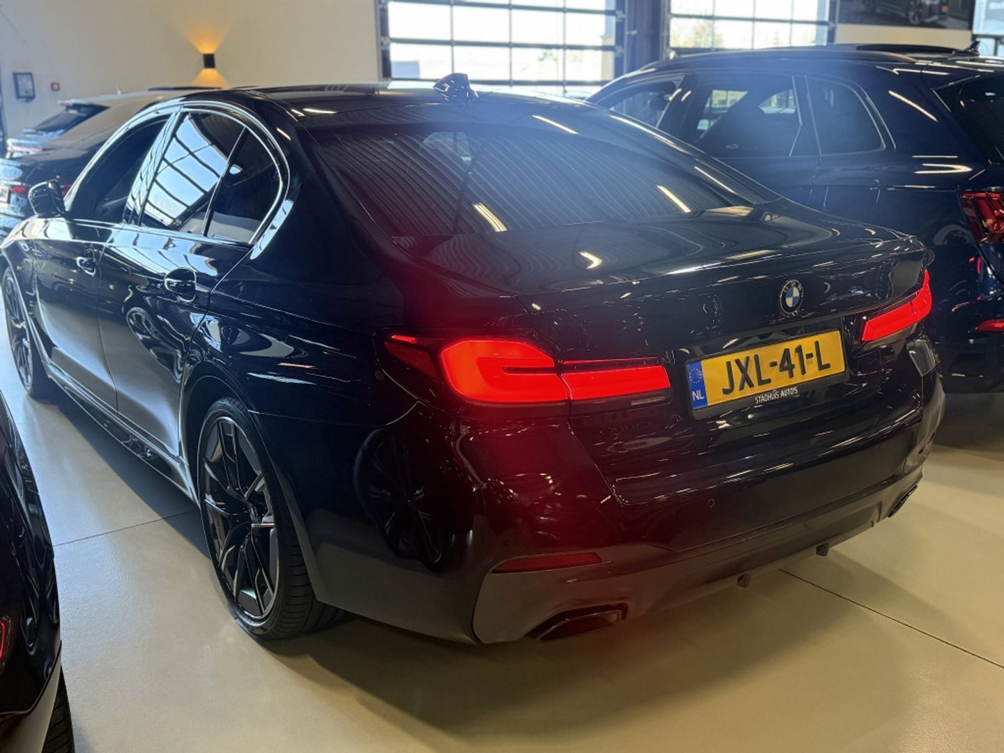 BMW 5 Serie 530e 292PK M-Sport / M- Individual / alcantara / 360° / Laser