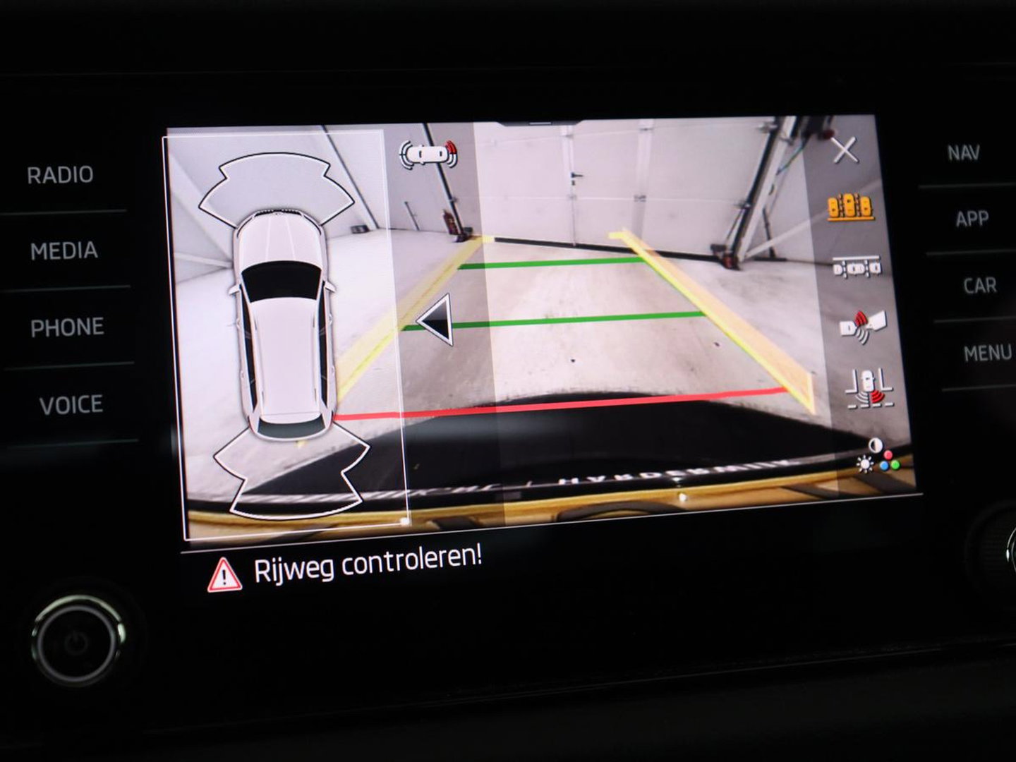 Škoda Kodiaq 1.5 TSI Sportline | Panoramadak | Stoelverwarming | Leder/Alcantara | Camera | Carplay | Sfeerverlichting | Virtual Cockpit | Canton Sound | Navigatie | Keyless | 20'' | Memory | Full LED