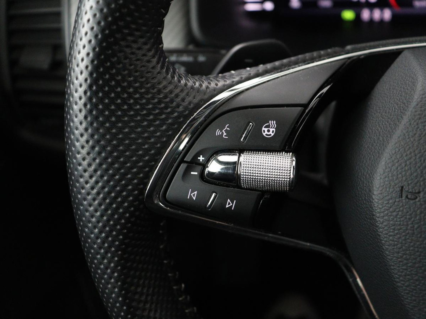 Škoda Kodiaq 1.5 TSI Sportline | Panoramadak | Stoelverwarming | Leder/Alcantara | Camera | Carplay | Sfeerverlichting | Virtual Cockpit | Canton Sound | Navigatie | Keyless | 20'' | Memory | Full LED