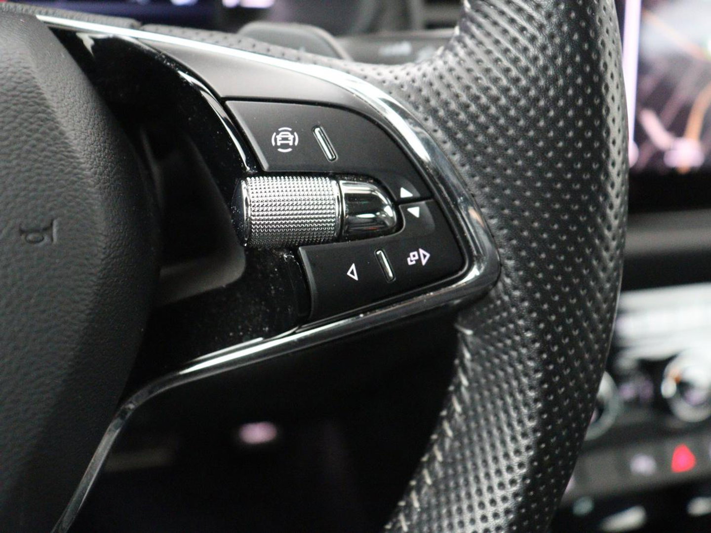 Škoda Kodiaq 1.5 TSI Sportline | Panoramadak | Stoelverwarming | Leder/Alcantara | Camera | Carplay | Sfeerverlichting | Virtual Cockpit | Canton Sound | Navigatie | Keyless | 20'' | Memory | Full LED