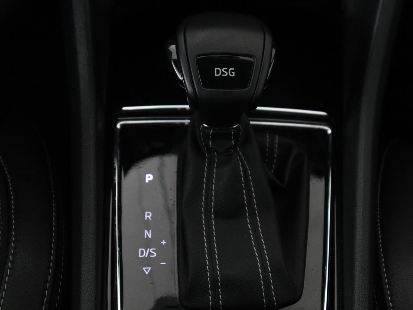 Škoda Kodiaq 1.5 TSI Sportline | Panoramadak | Stoelverwarming | Leder/Alcantara | Camera | Carplay | Sfeerverlichting | Virtual Cockpit | Canton Sound | Navigatie | Keyless | 20'' | Memory | Full LED