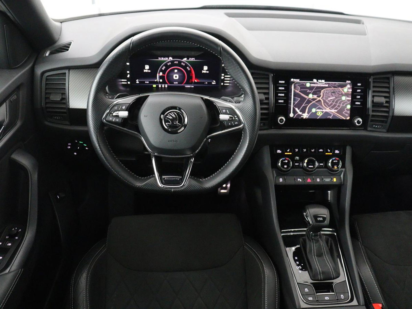 Škoda Kodiaq 1.5 TSI Sportline | Panoramadak | Stoelverwarming | Leder/Alcantara | Camera | Carplay | Sfeerverlichting | Virtual Cockpit | Canton Sound | Navigatie | Keyless | 20'' | Memory | Full LED
