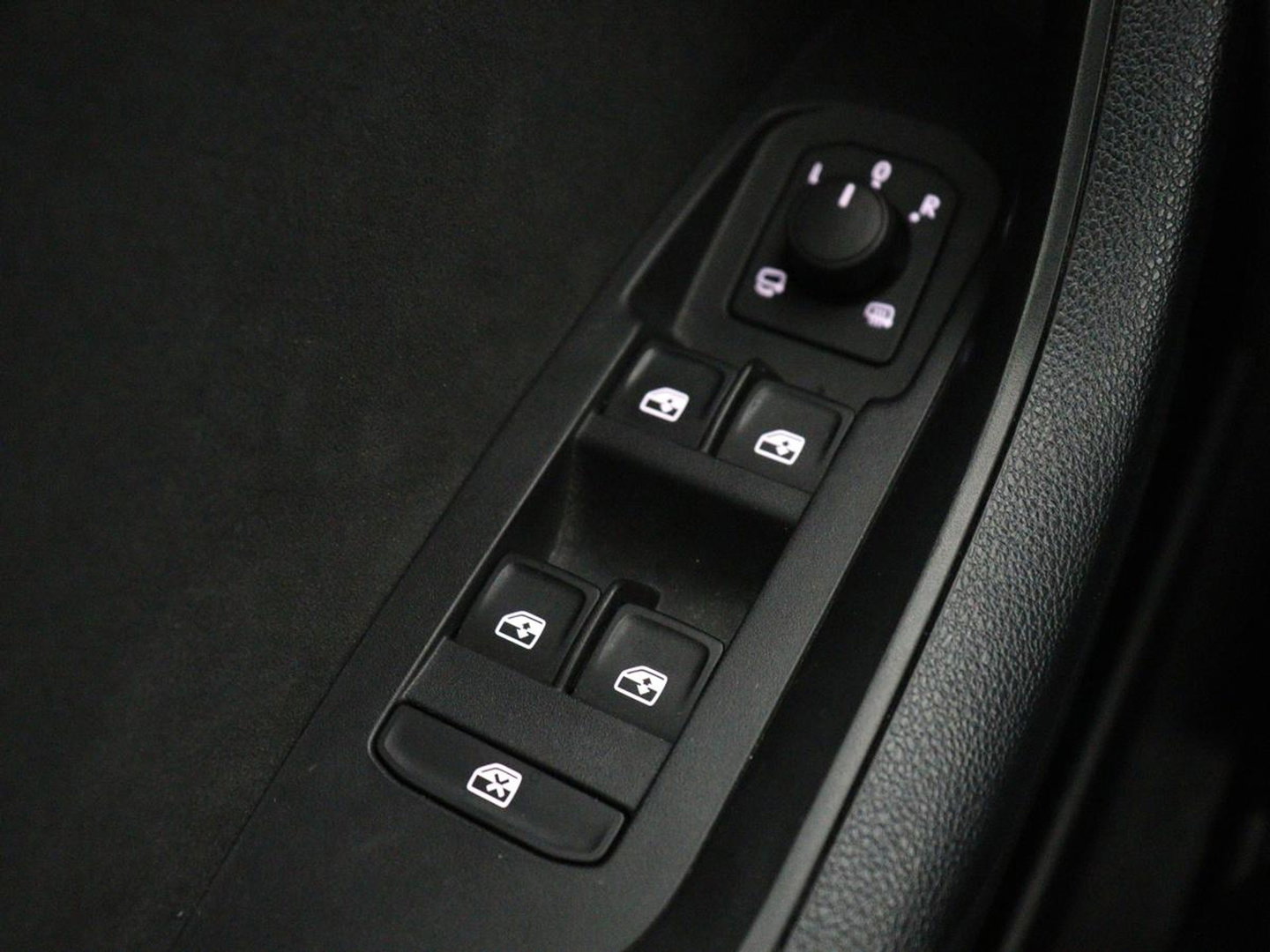 Škoda Kodiaq 1.5 TSI Sportline | Panoramadak | Stoelverwarming | Leder/Alcantara | Camera | Carplay | Sfeerverlichting | Virtual Cockpit | Canton Sound | Navigatie | Keyless | 20'' | Memory | Full LED