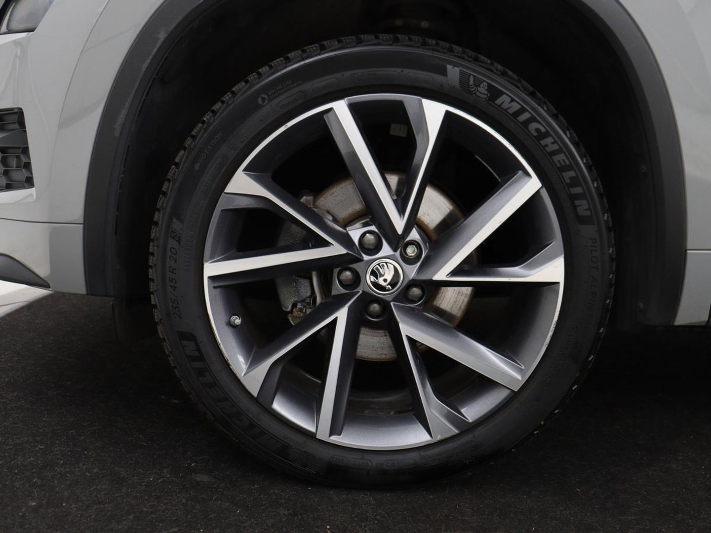 Škoda Kodiaq 1.5 TSI Sportline | Panoramadak | Stoelverwarming | Leder/Alcantara | Camera | Carplay | Sfeerverlichting | Virtual Cockpit | Canton Sound | Navigatie | Keyless | 20'' | Memory | Full LED